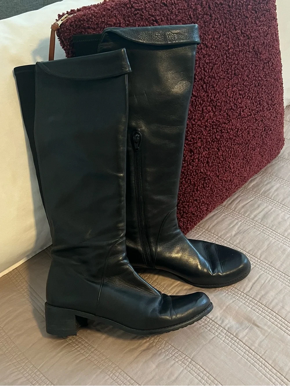 Stuart Weitzman Black Leather Knee Boots Soft Leather Classic Modern Elevated